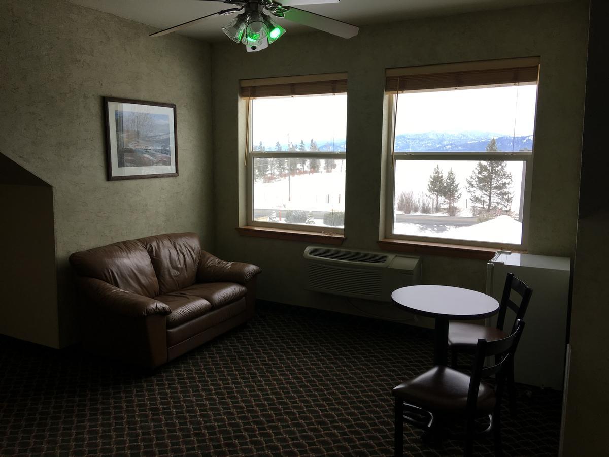 Boulder Creek Inn Donnelly Exterior photo