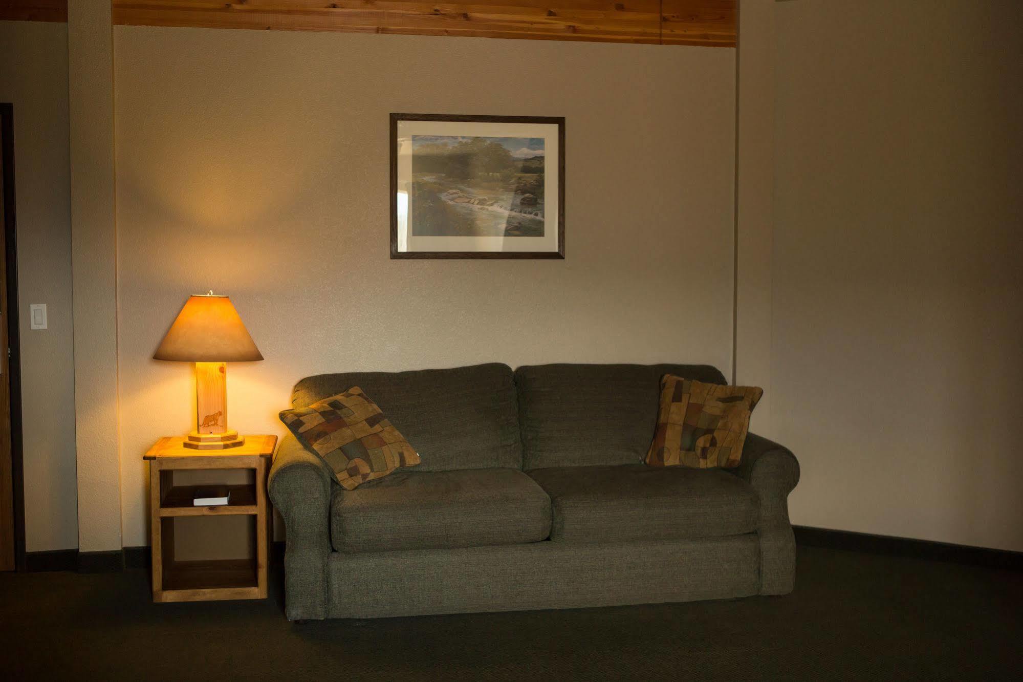 Boulder Creek Inn Donnelly Exterior photo