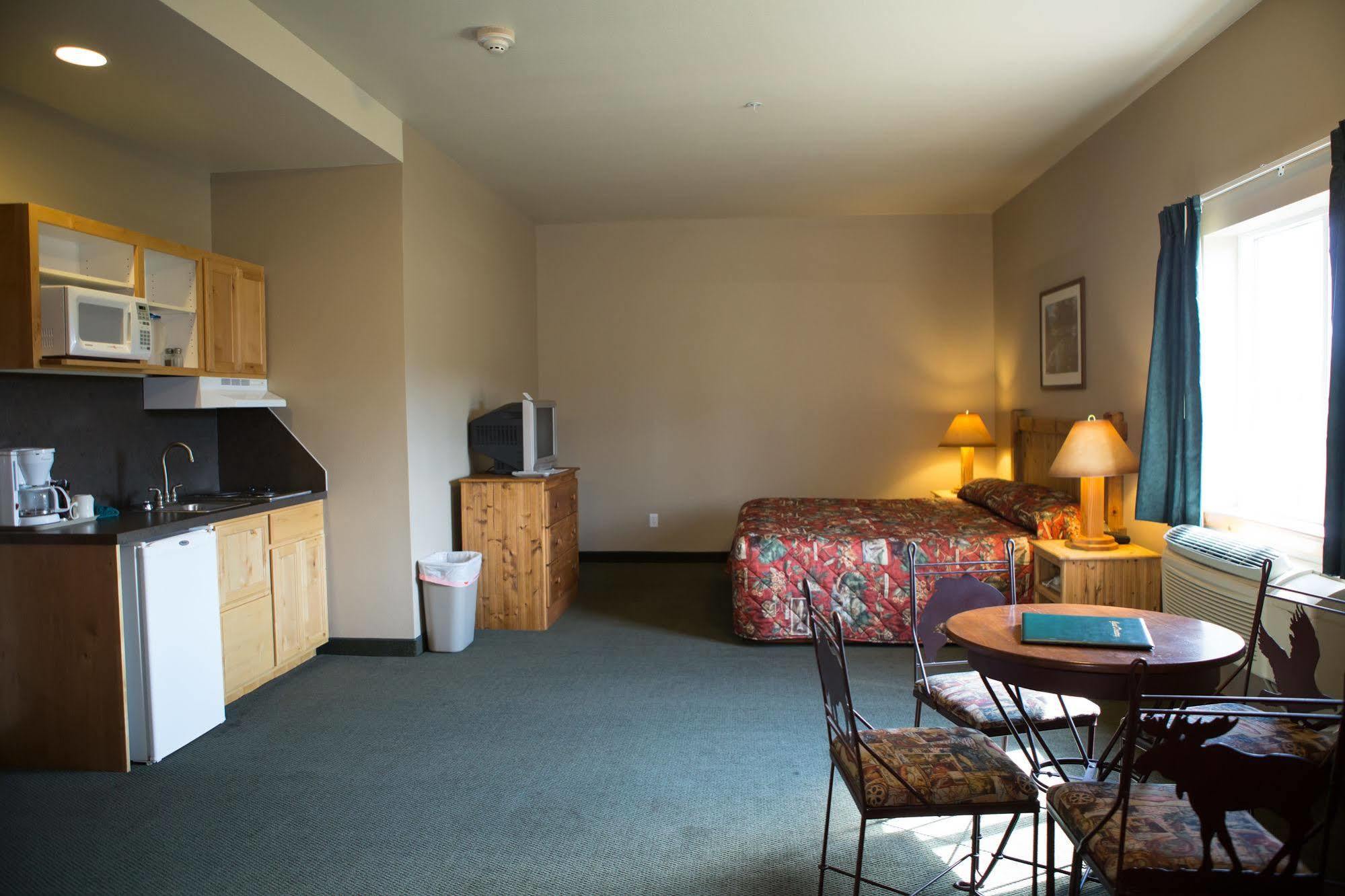 Boulder Creek Inn Donnelly Exterior photo